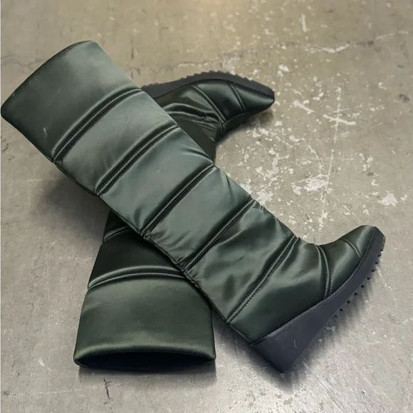 Jeffrey Campbell Squall Dark Green Winter Boots
Size 8 - Picture 5 of 10